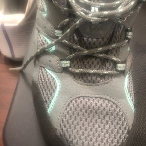 Merrell size 6.5 boy hiking shoes